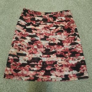White House Black Market Floral Print Women's Skirt Size 4 Tiered Flowy Fabric